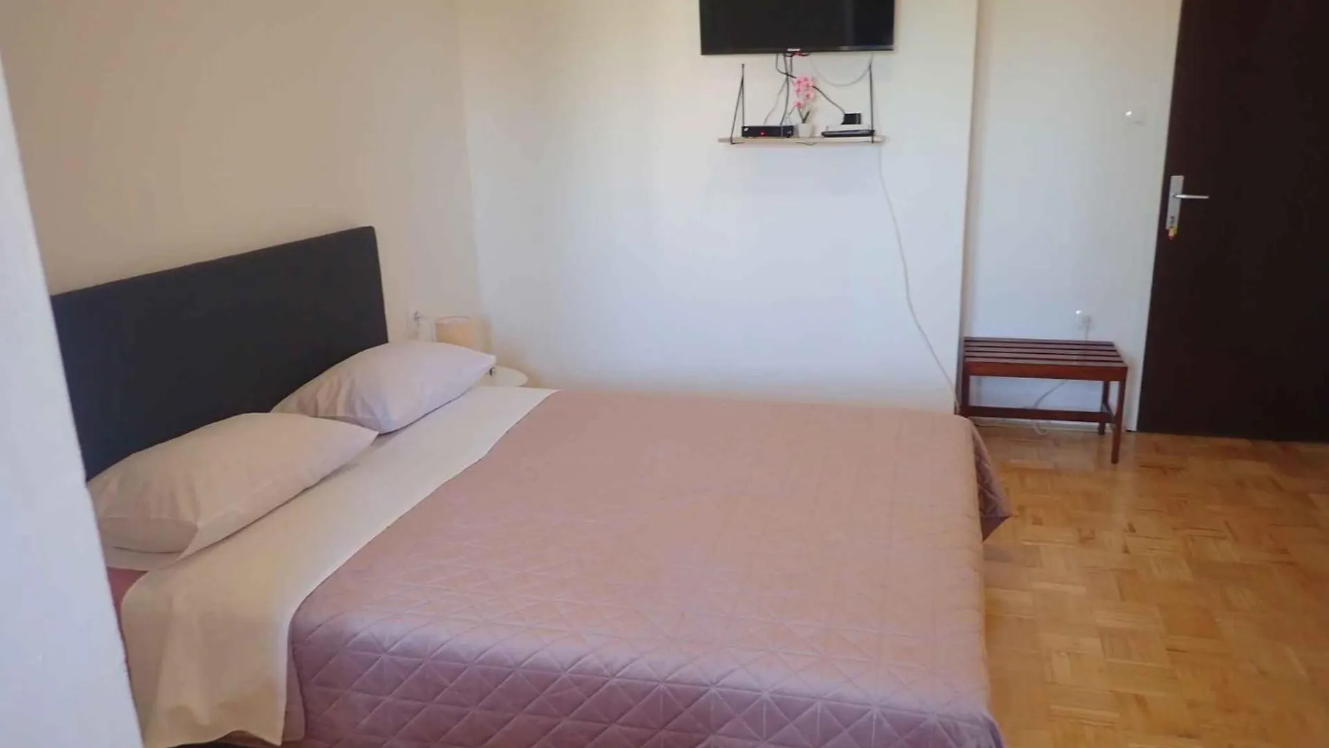 Apartment In Starigrad-Paklenica 50110